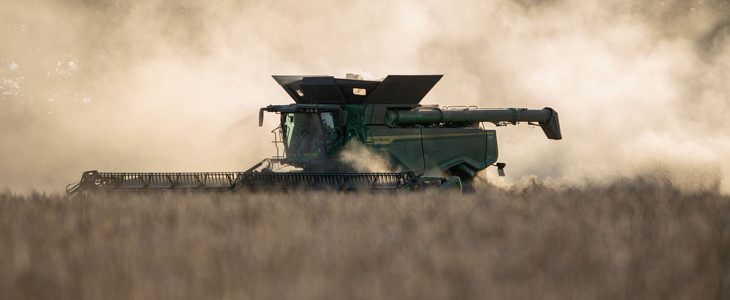 John Deere w gospodarstwie Baranowskich a Trwałość, niezawodność i rolnictwo precyzyjne ? maszyny John Deere w gospodarstwie Baranowskich w Lęborku