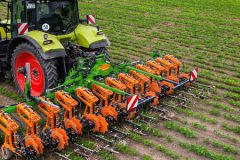 Amazone uprawa rzedowa 240x160 Amazone wprowadza 30 m belkę w opryskiwaczach zawieszanych UF