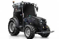 Deutz Fahr Smart Vineyard Tractor 240x160 Marka DEUTZ FAHR zajęła pierwsze miejsce w głosowaniu DEALER SATISFACTION INDEX 2024