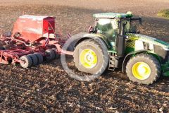 John Deere 7R 350 Kverneland U drill pszenica CGFP Wojnowo film 240x160 Kverneland iXtrack T3   krótki i kompaktowy