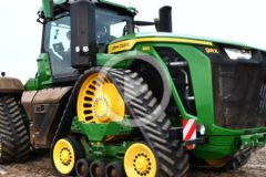 John Deere 9RX830 nowy poziom wydajnosci prezentacja film 240x160 Zbiory groszku na Kujawach 2024 ? w polu kombajn Ploeger EPD 538 i John Deere 6215R