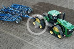 John Deere 9RX830 w polu film 240x160 Wydarzenie Roku 2024: Premiera ciągnika John Deere 9RX 830 w Polsce
