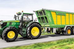 John Deere lider 2024 240x160 Sprzedaż ciągników rolniczych w Polsce wg danych CEPiK