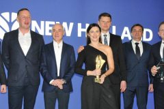 Gala Dealerow New Holland 2024 1 240x160 Lampy full LED w John Deere 6155R ? nocna praca staje się przyjemnością (VIDEO)