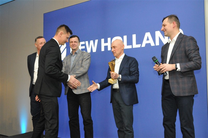 Zloty Klos Agros Wronsy  Gala Dealerów New Holland 2024   Najlepsi uhonorowani statuetkami  Kłosów 