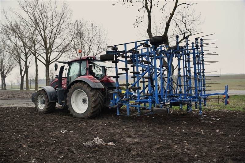 10 Rolmako Agregat wielofunkcyjny ComboTill Niezbędnik zakupowy – kluczowe maszyny rolnicze dla początkującego rolnika