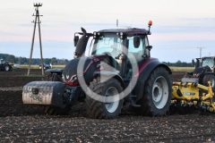 3x Valtra T Bednar Amazone uprawa bezorkowa siew film 2025 240x160 International 1420 Axial Flow w kukurydzy   VIDEO