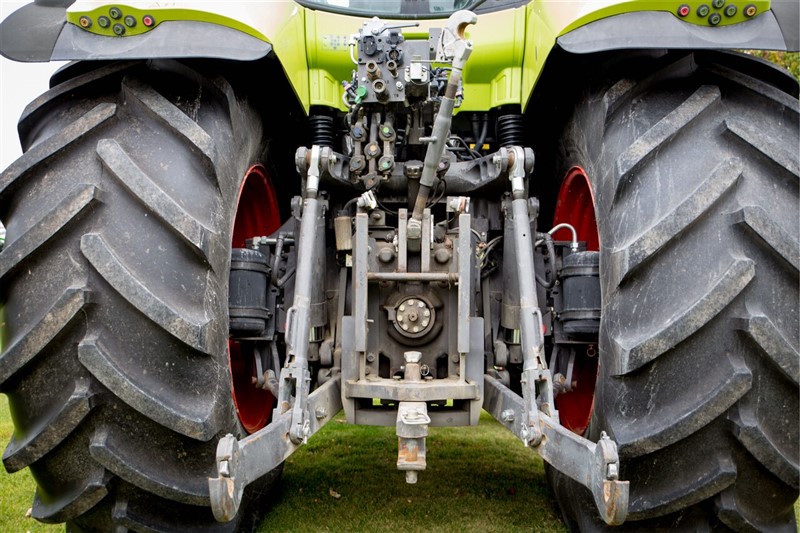 4 Rolmako Traktor Ciagnik Niezbędnik zakupowy – kluczowe maszyny rolnicze dla początkującego rolnika