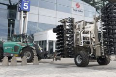 Agrotech 2025 przygotowania 240x160 Marka Case IH na targach AGROTECH 2025   innowacyjne rozwiązania w duchu ?redpower?
