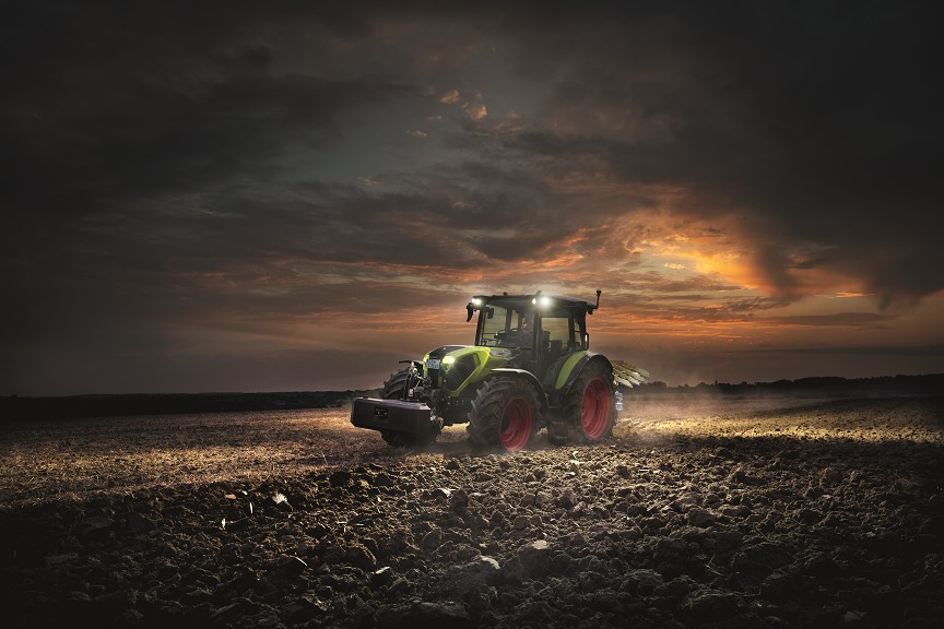 Claas AXOS 3 z LED CLAAS zaprasza na Mistrzostwa Polski Gospodarstw Rodzinnych