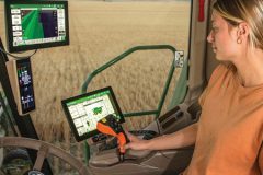 John Deere male kroki wielkie rezultaty 1 240x160 Ekonomia i ekologia, czyli dwa główne czynniki motywujące do zmian