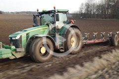 John Deere 8400R Kverneland orka Kubiccy film 2025 240x160 John Deere 8400R + Kverneland PW   orka z AutoTrac w oparciu o sygnał SF3   VIDEO