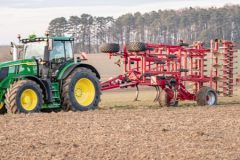 John Deere balastowanie ciagnika 240x160 Nawozy 2021   John Deere 6125R + Amazone ZA M 1200   VIDEO