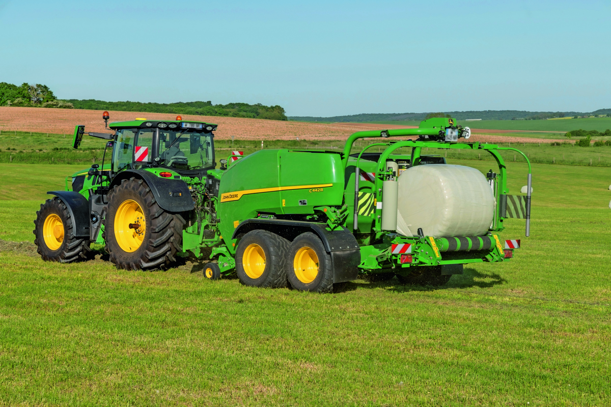 John Deere przedstawia nastepna generacje pras zwijajacych 3 John Deere wprowadza nową generację pras zwijających