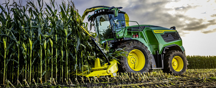 John_Deere_sieczkarnia_F8_F9