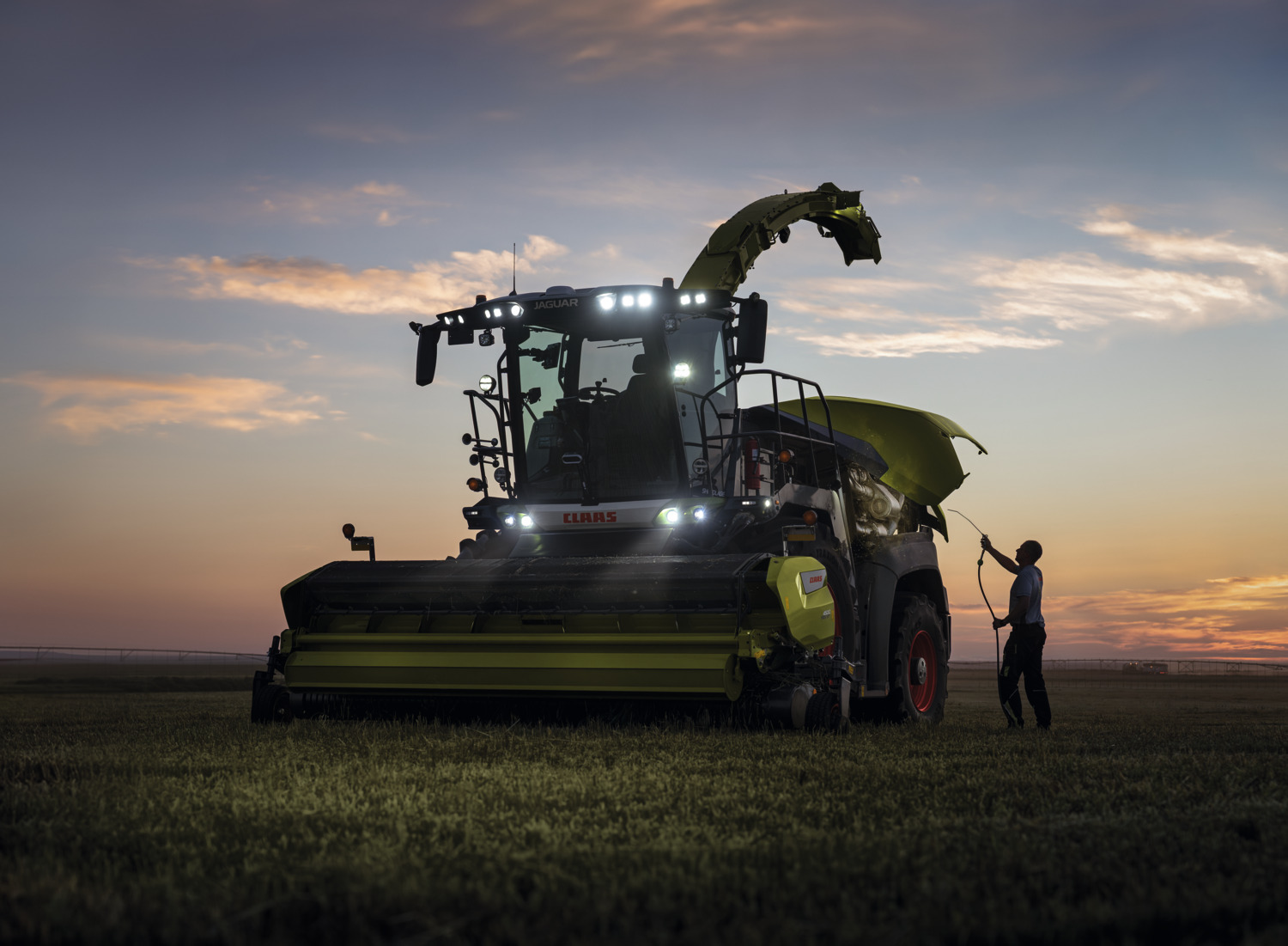 990158 27 CLAAS JAGUAR 1000 – cztery nowe sieczkarnie o mocy od 850 do 1110 KM