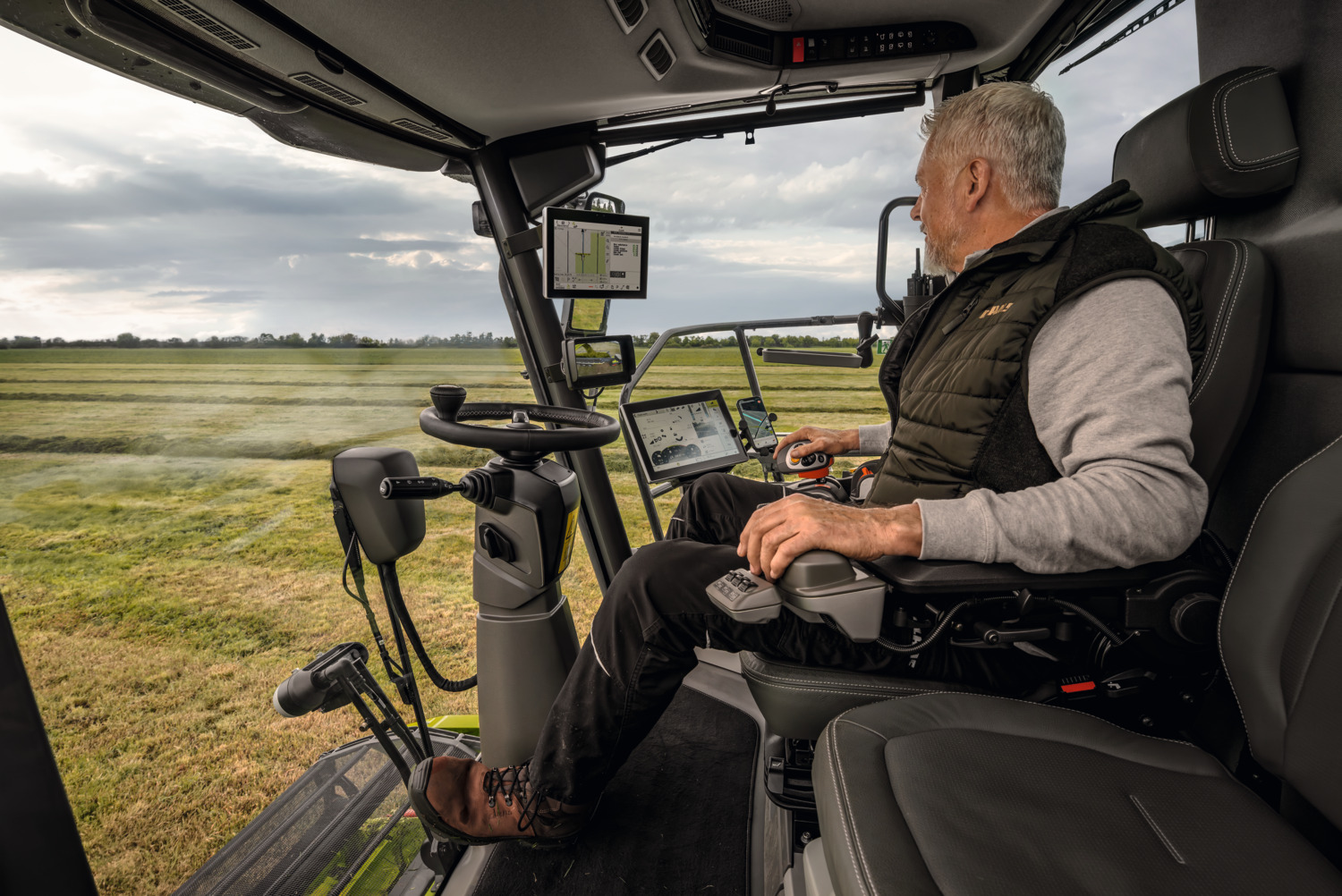 992172 27 CLAAS JAGUAR 1000 – cztery nowe sieczkarnie o mocy od 850 do 1110 KM