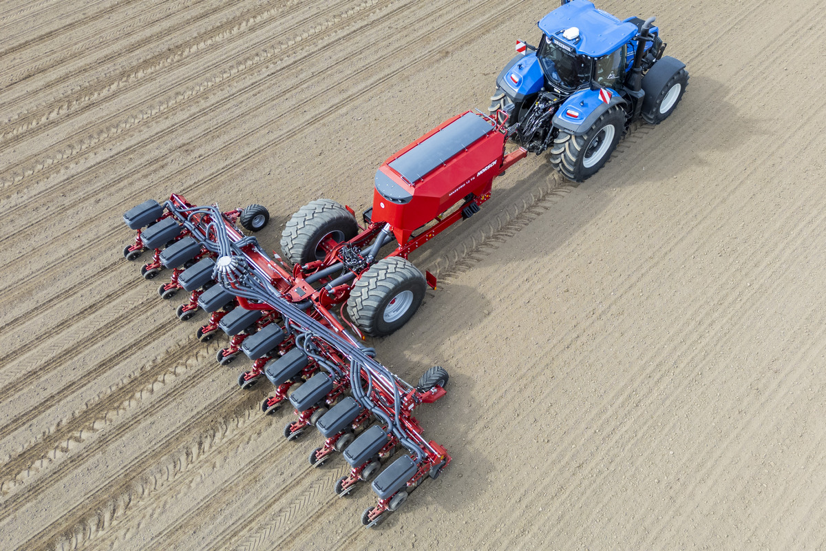 Horsch Maestro 12 TX 1 Maestro 12 TX – nowy model w gamie siewników punktowych HORSCH