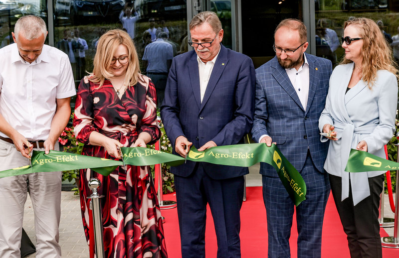 John Deere Agro Efekt nowa siedziba 2 Otwarcie nowej Siedziby Głównej Działu Maszyn Agro Efekt w Sycowie