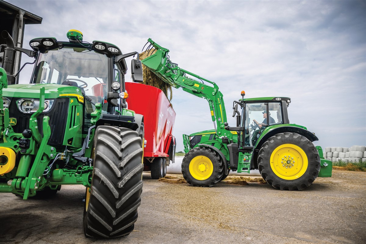 Fot 1 Informacja prasowa Produkcja mleka na Podlasiu Produkcja mleka na Podlasiu: kiszonka z kukurydzy i flota John Deere w gospodarstwie Zakrzewskich