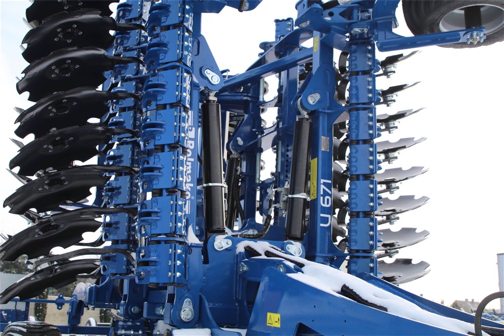 10 Rolmako Zima Brona Jak właściwie przygotować maszyny uprawowe do zimy?