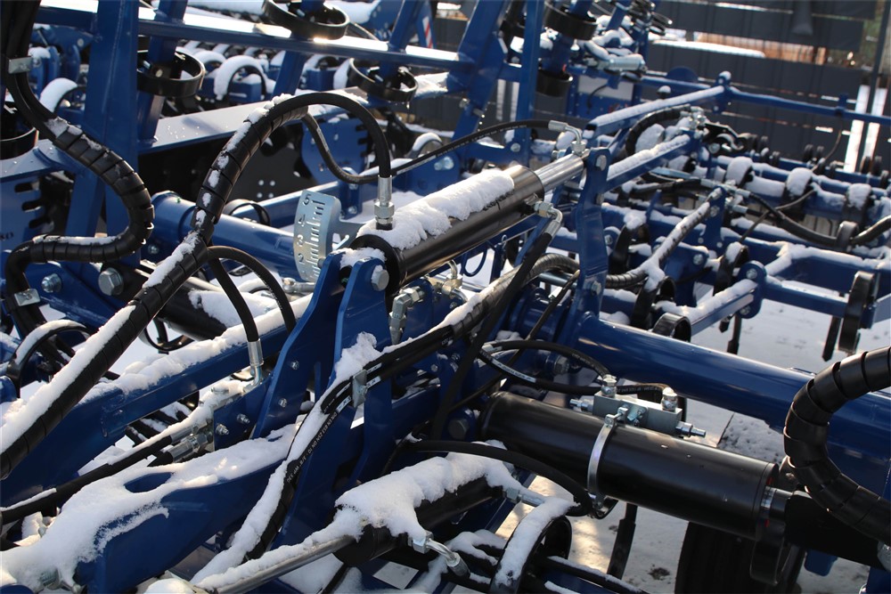 15 Rolmako Przedsiewny agregat VibroStar Jak właściwie przygotować maszyny uprawowe do zimy?