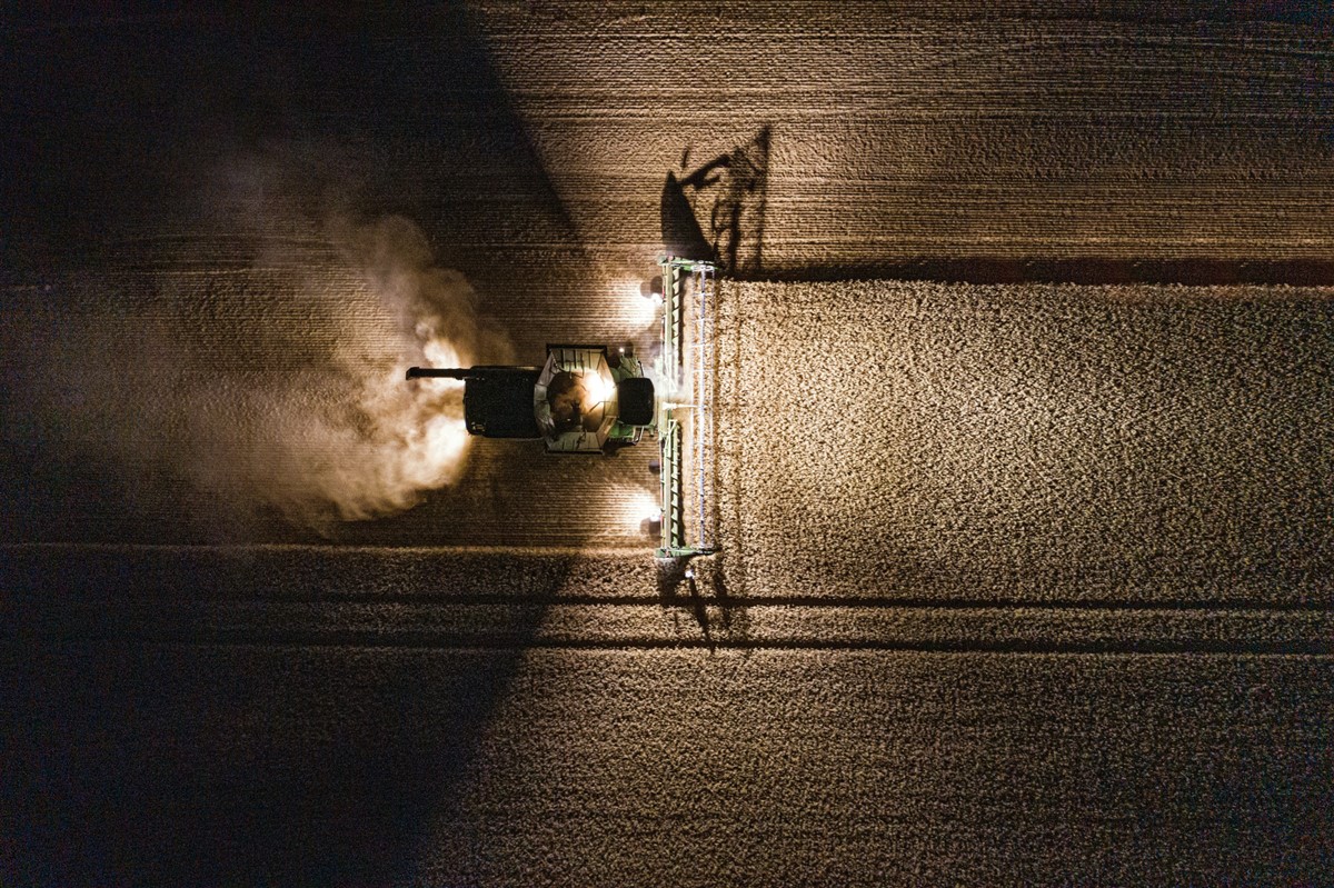 Automatyzacja na każdym etapie produkcji: Inteligentne prowadzenie maszyn Fot 2 Informacja prasowa Automatyzacja na kazdym etapie produkcji Inteligentne prowadzenie maszyn Automatyzacja na każdym etapie produkcji: Inteligentne prowadzenie maszyn