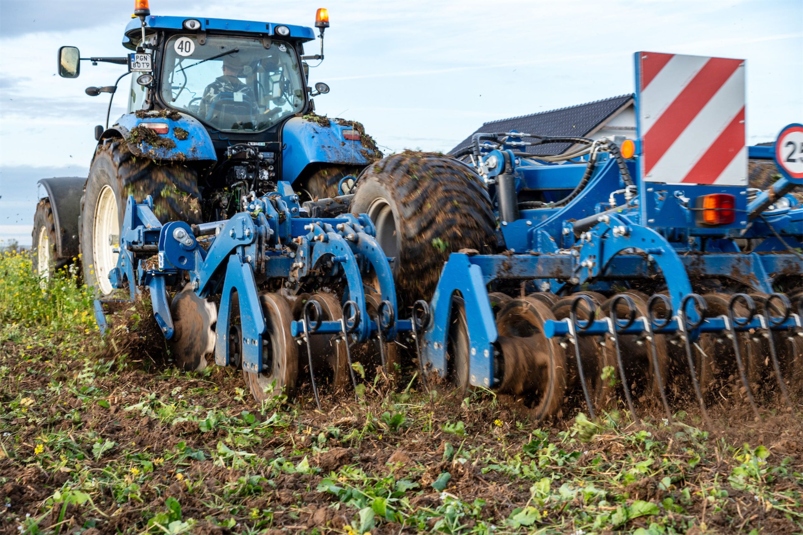 13 rolmako brona talerzowa u652 scaled Jak poradzić sobie z trudnościami, które sprawiają, że uprawa bezorkowa nie przynosi oczekiwanych rezultatów?