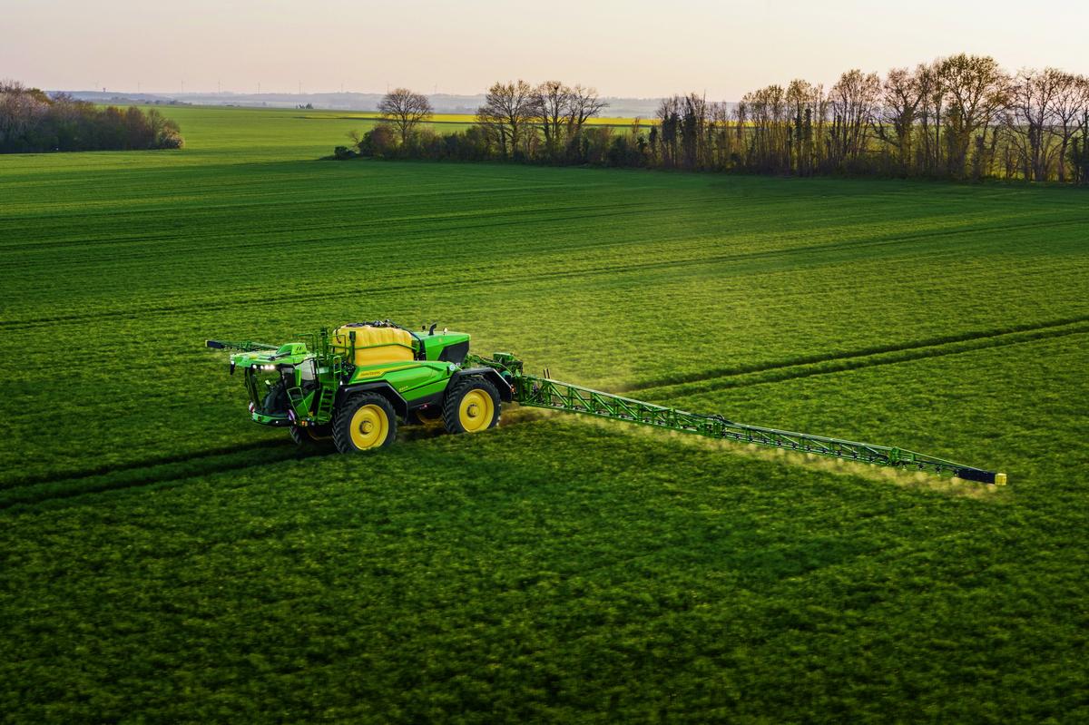 John Deere Sposob na skuteczne opryski wiosenne 2 Sposób na skuteczne opryski wiosenne