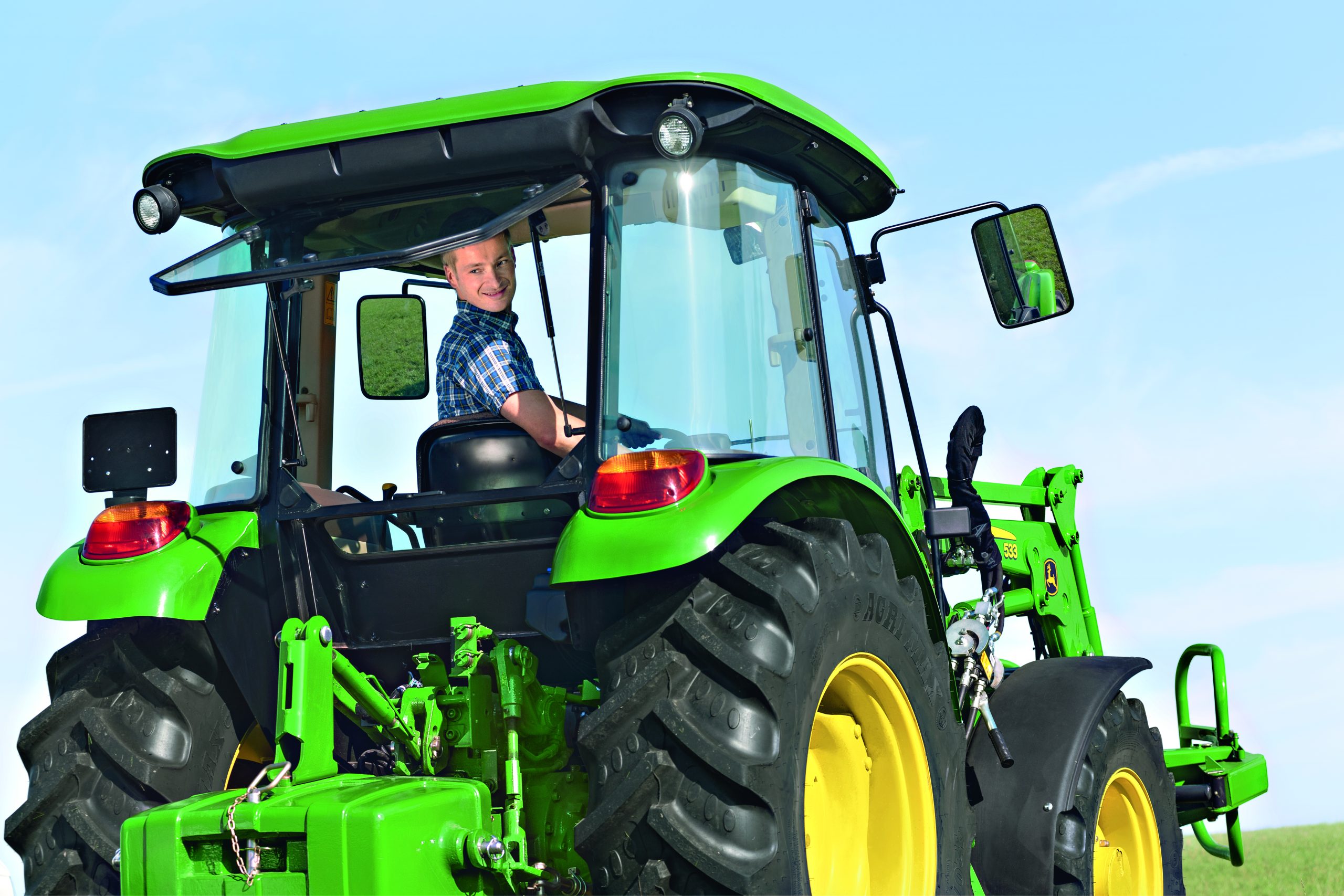 Fot 5 Informacja prasowa Ciagniki z serii 5E scaled Seria 5E od John Deere dla profesjonalistów i hobbystów