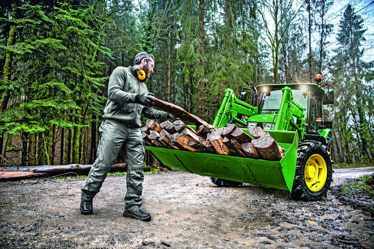 John Deere Fot 4 Informacja prasowa Ciagniki z serii 5E Seria 5E od John Deere dla profesjonalistów i hobbystów