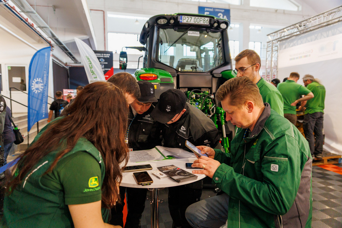 John Deere 4 Informacja prasowa Mistrzostwa mlodych mechanikow Za nami finał XV Ogólnopolskich Mistrzostw Mechaników oraz Skills Poland 2026 ze wsparciem John Deere