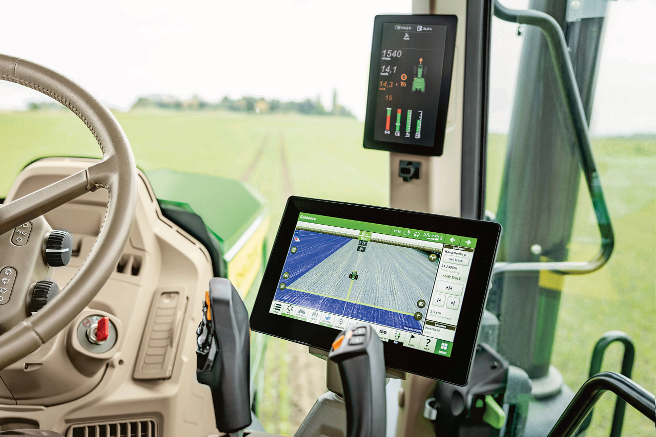 r2g095689 LSC John Deere aktualizuje serię ciągników 6M na rok modelowy 2027   teraz z przekładnią e19