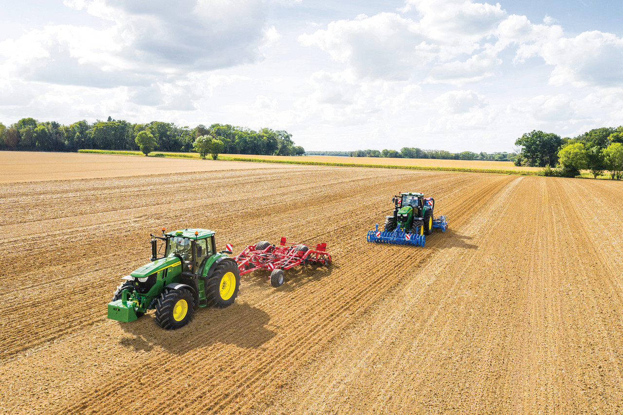 r2g095920 LSC John Deere aktualizuje serię ciągników 6M na rok modelowy 2027   teraz z przekładnią e19