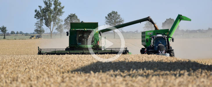 John_Deere_T_New_Holland_CR_zniwa_Agrade_film_2026